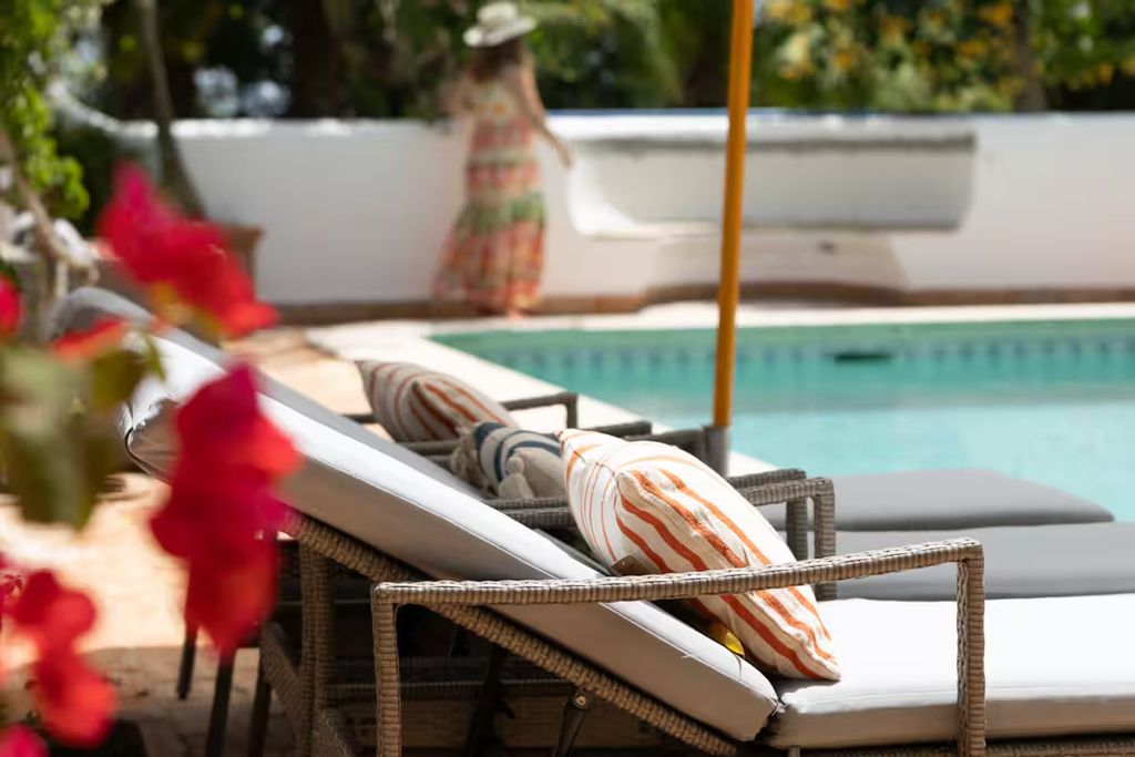 Property photo 2 of 64