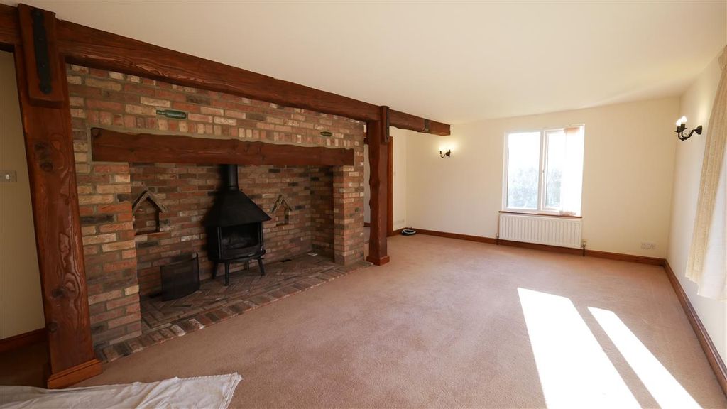 Property photo 3 of 25 Lounge