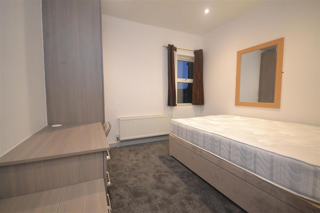 Property photo 1 of 4