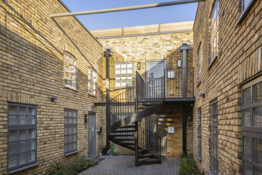 Property photo 1 of 5