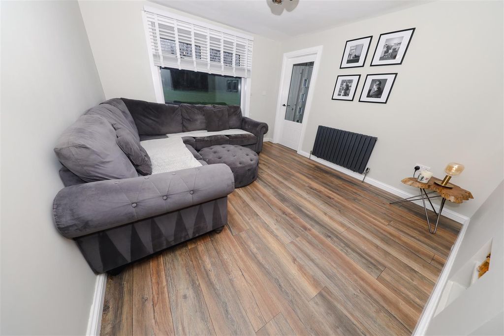 Property photo 2 of 20 B