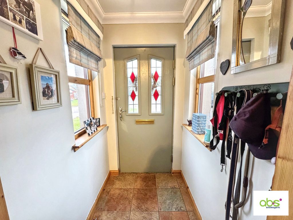 Property photo 2 of 32