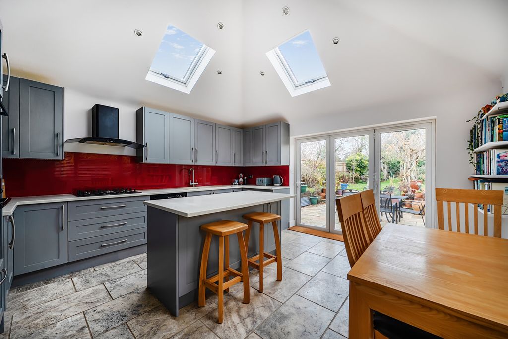 Property photo 2 of 20 1383285-8-692826F...