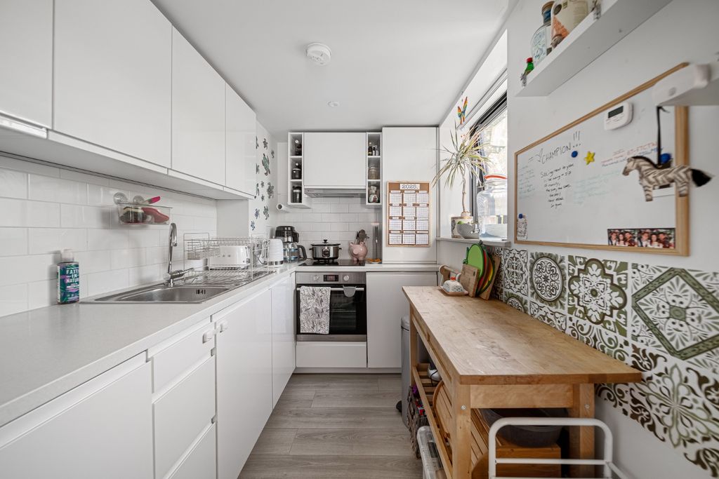 Property photo 2 of 8 4119724
