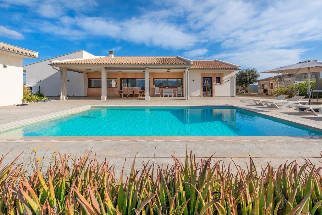 Property photo 1 of 20 Exterior And Pool (1)