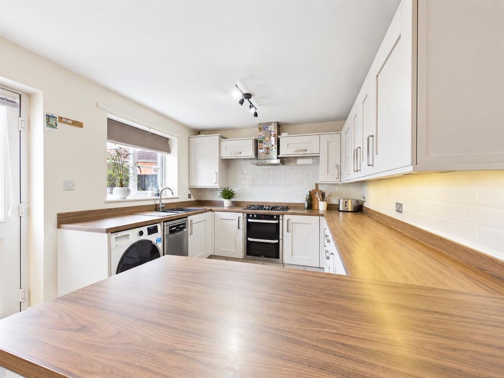 Property photo 3 of 15 Kitchen