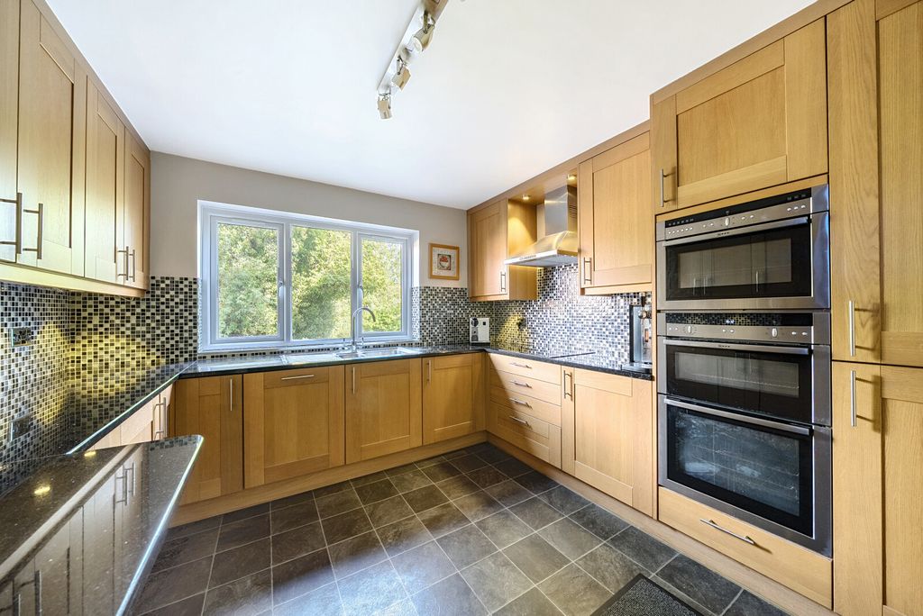 Property photo 2 of 14 1452015-22-69F22B...
