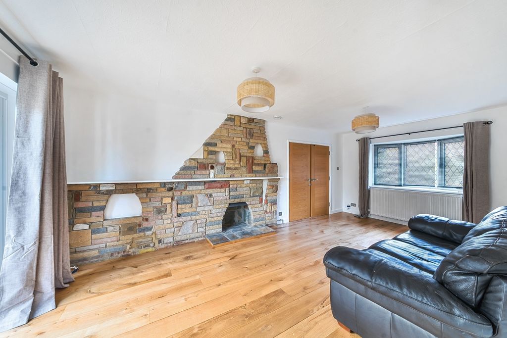 Property photo 3 of 11 3