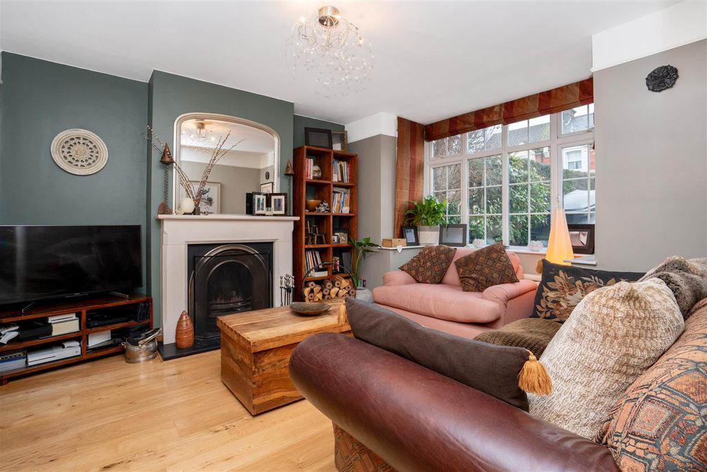 Property photo 2 of 19 Davidson Frost-Wellings, Dfw, Merry Hill Road, Bus