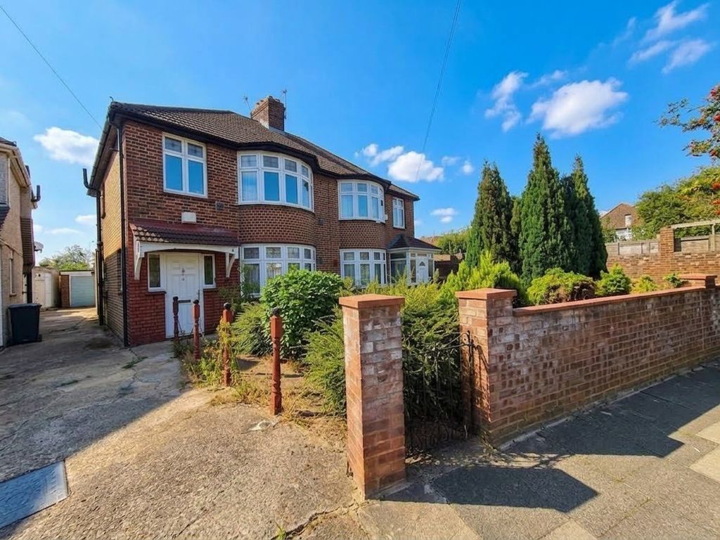 Property photo 1 of 14 3 Bed Semi-Detached House For Sale Mornington Crescent, Hounslow Tw5 9st