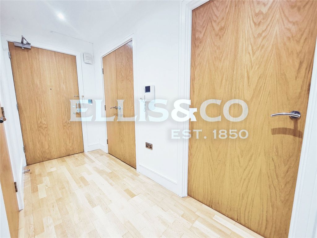 Property photo 2 of 8 Picture No. 10