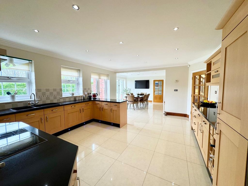 Property photo 3 of 37 Kitchen