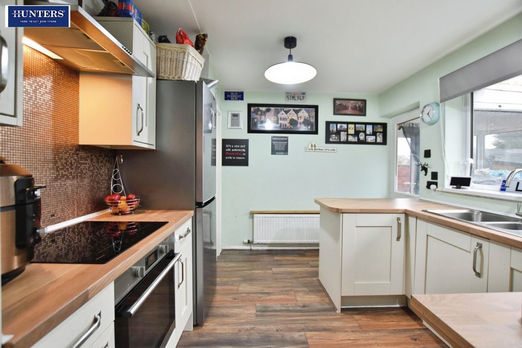 Property photo 2 of 25 Kitchen