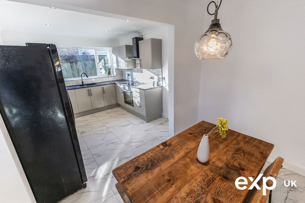 Property photo 2 of 27