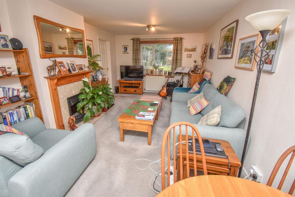 Property photo 2 of 18 Lounge (2).Jpg