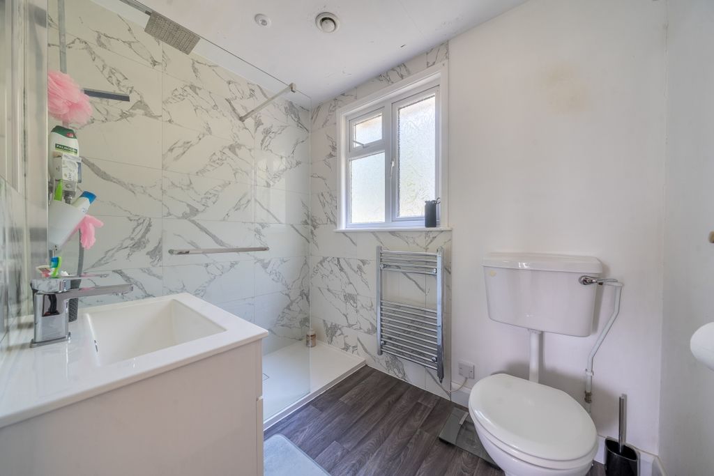 Property photo 3 of 12 1527711-8-1A0F844...