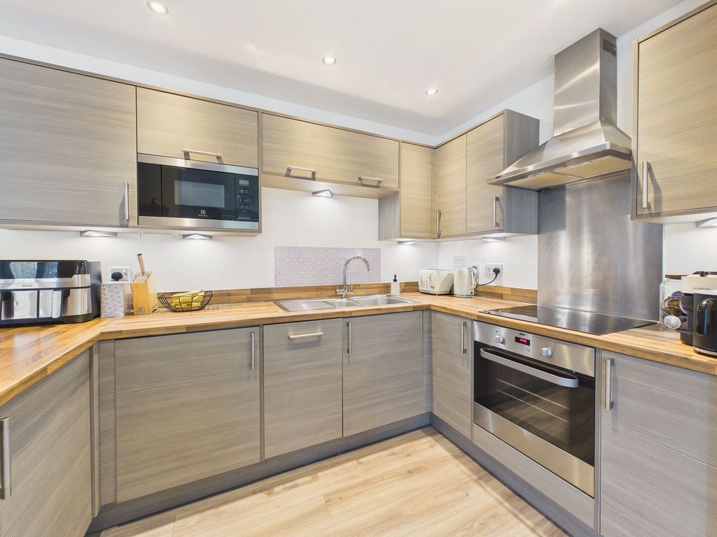Property photo 2 of 15 Kitchen