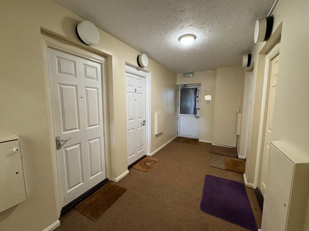 Property photo 2 of 27