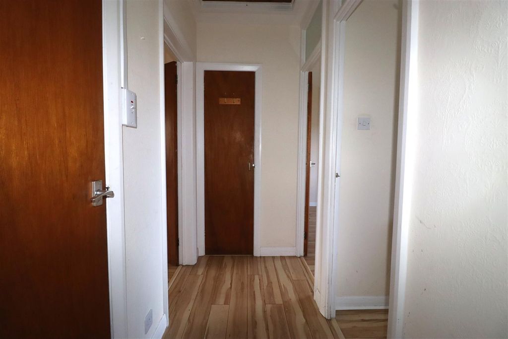 Property photo 3 of 30 Hall.Jpg