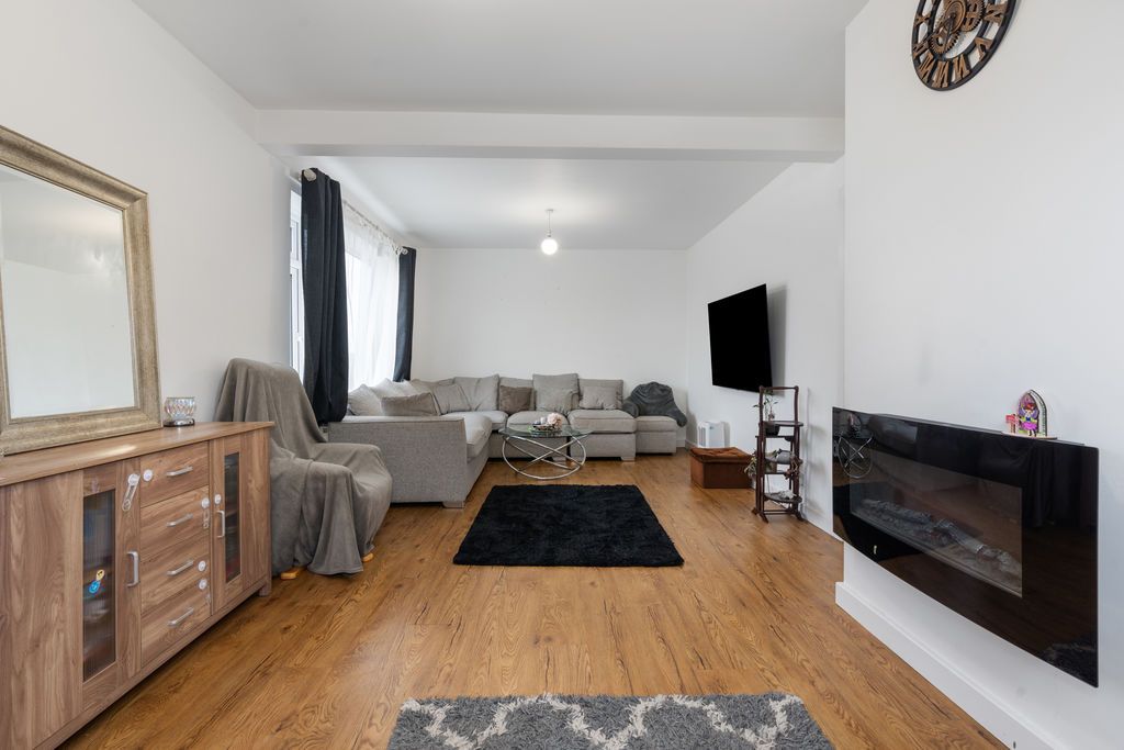 Property photo 3 of 24 66 Wybourn Drive