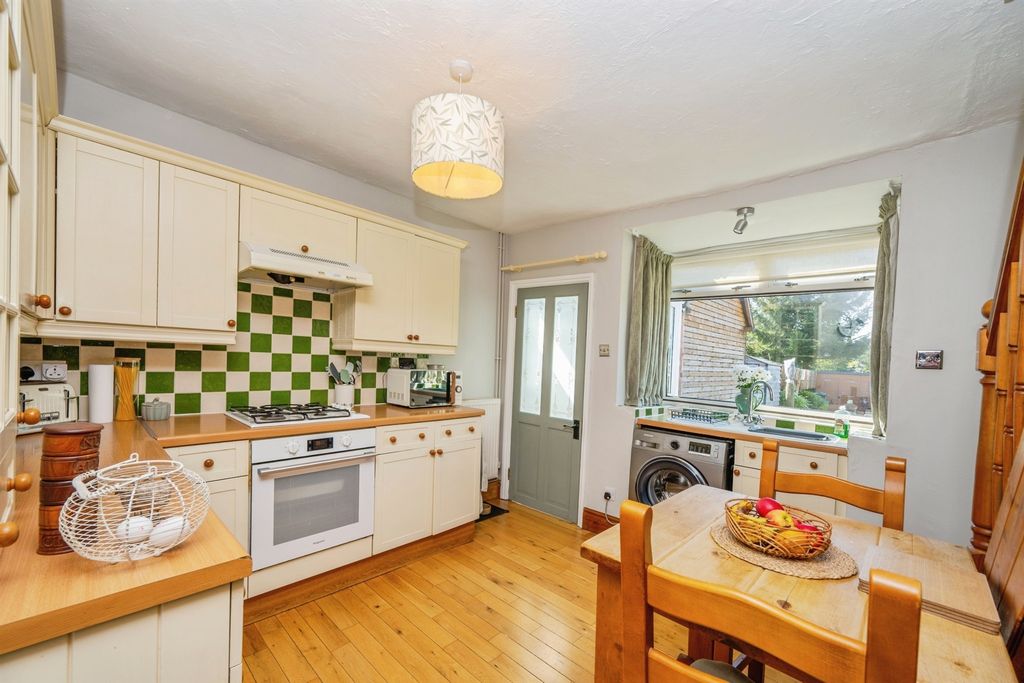 Property photo 2 of 20