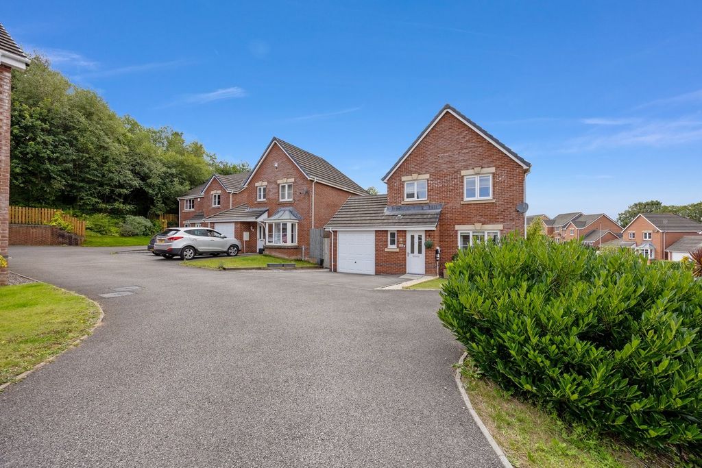 Property photo 2 of 33