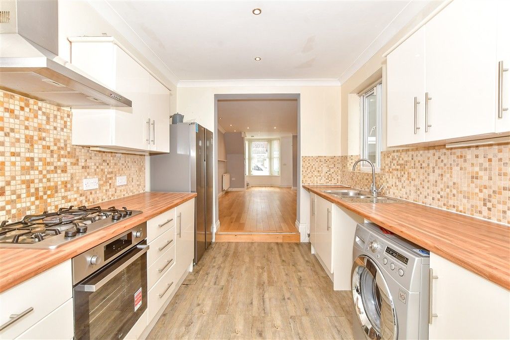 Property photo 1 of 11 Kitchen