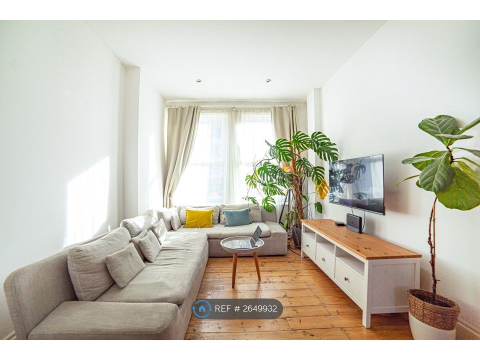 Property photo 2 of 15 Open Plan Lounge