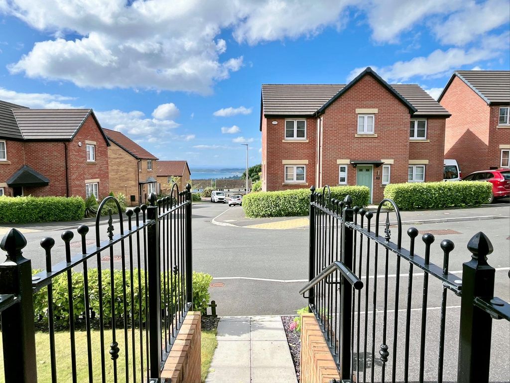 Property photo 2 of 36