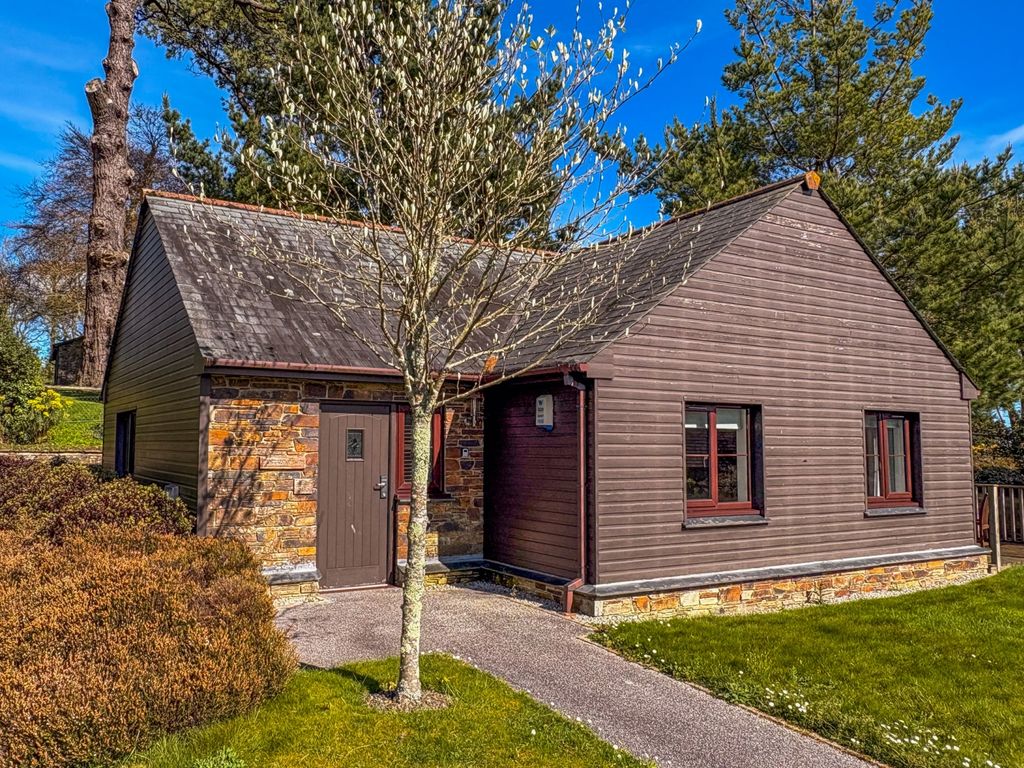 Property photo 1 of 14 Ae7Bf772-Cae6-4F82-A4B2-22208D49470F
