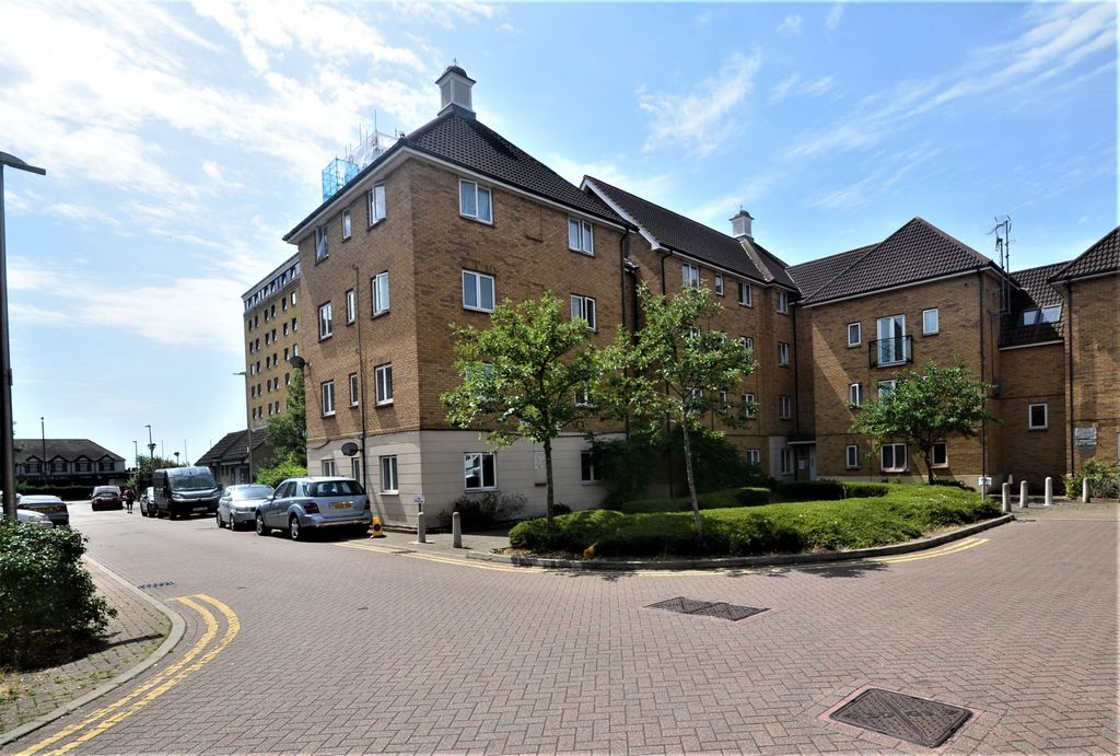 Property photo 1 of 8 Two Bedroom Flat