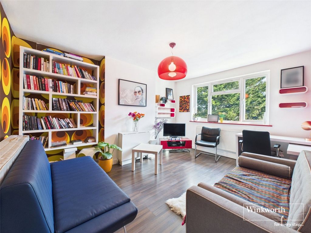 Property photo 3 of 8 Lounge