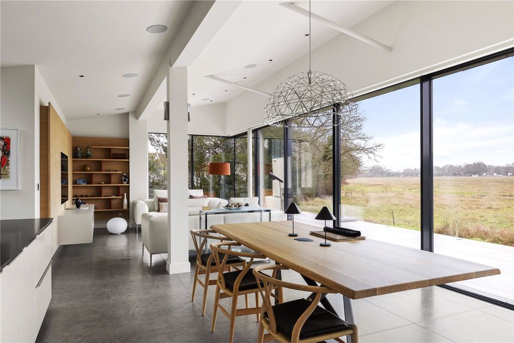 Property photo 2 of 40 Kitchen/Dining