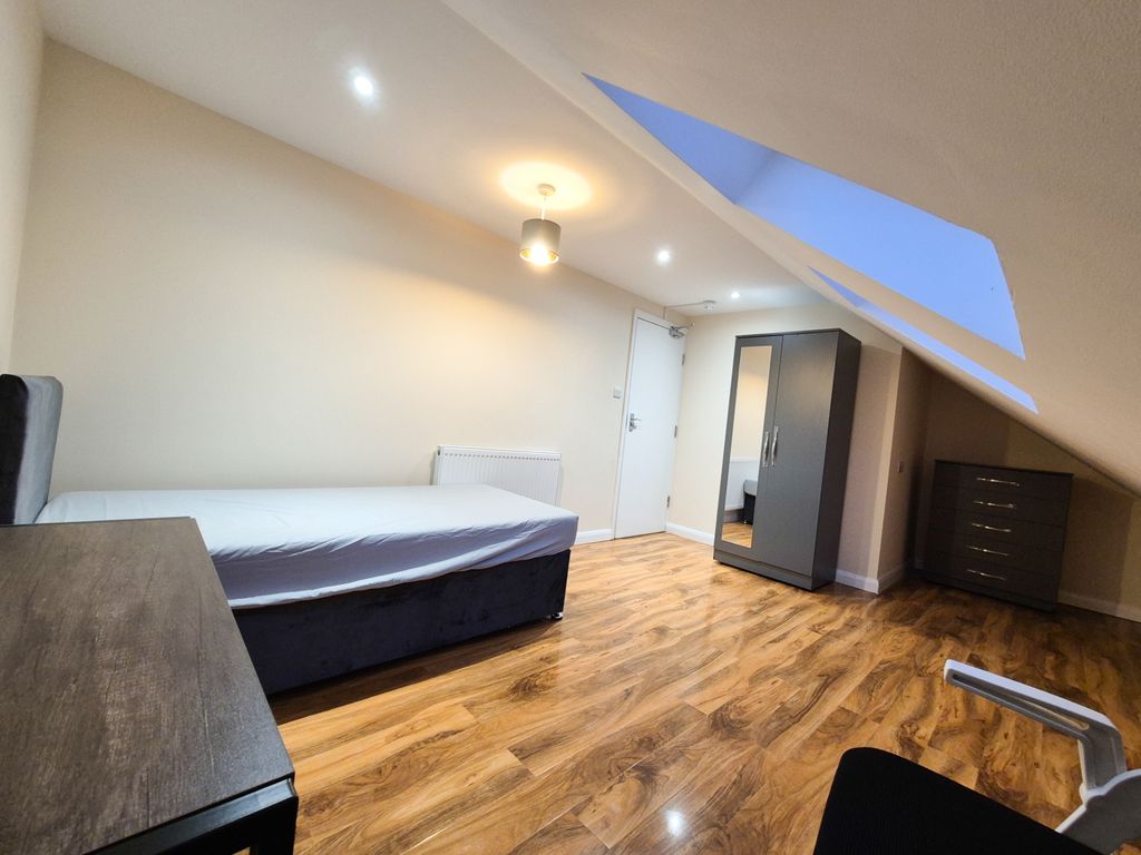 Property photo 2 of 8 Photo 3