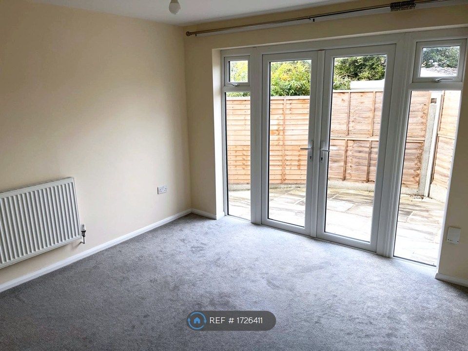 Property photo 3 of 6 Living Room