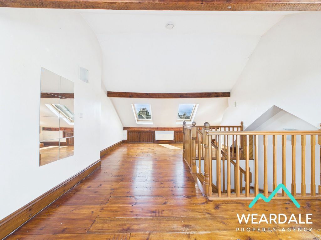 Property photo 2 of 31
