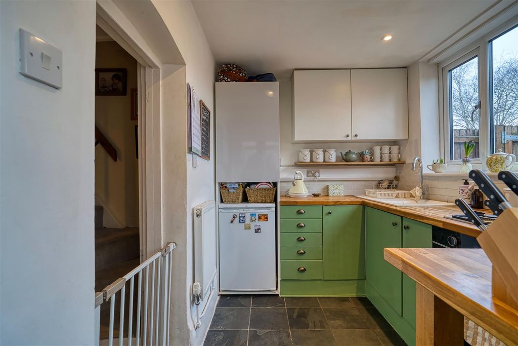 Property photo 3 of 9 Kitchen