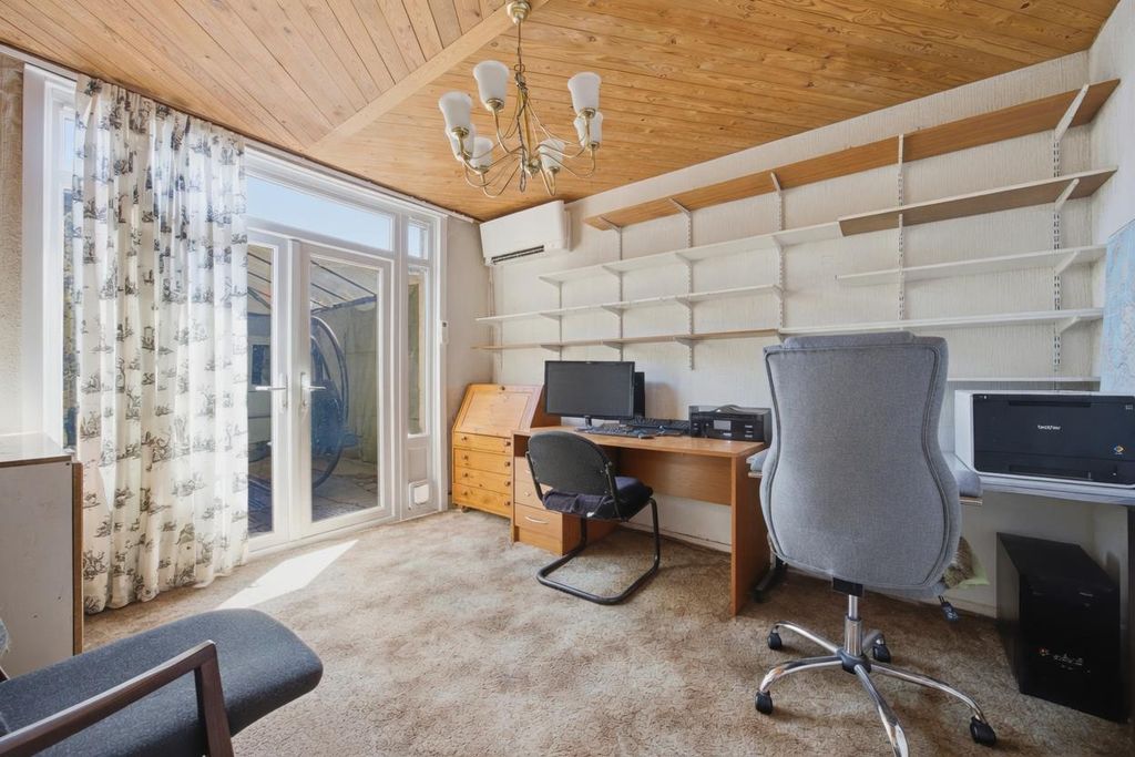 Property photo 3 of 17 Dining Room