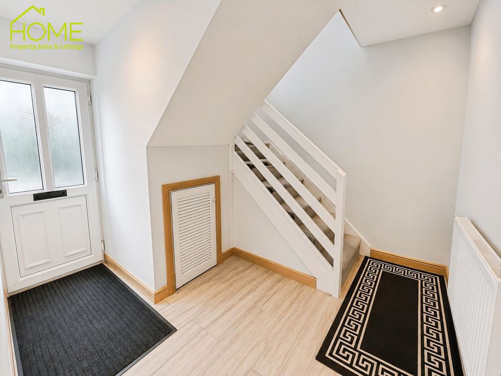 Property photo 3 of 15 Hall