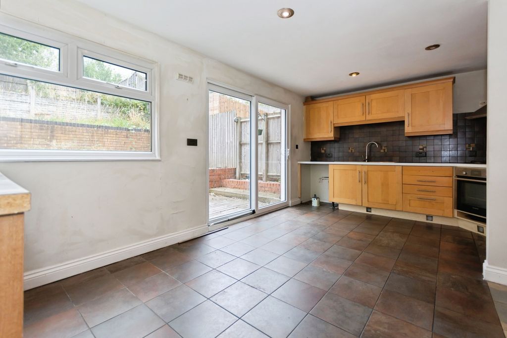 Property photo 3 of 17 Kitchen