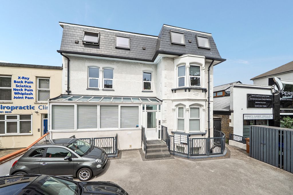 Property photo 1 of 12 1478167-11-6A3008...