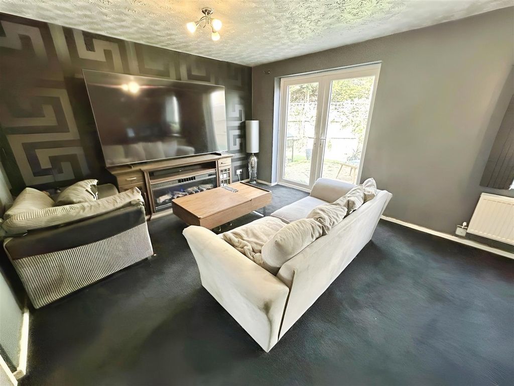 Property photo 3 of 8 Living Room