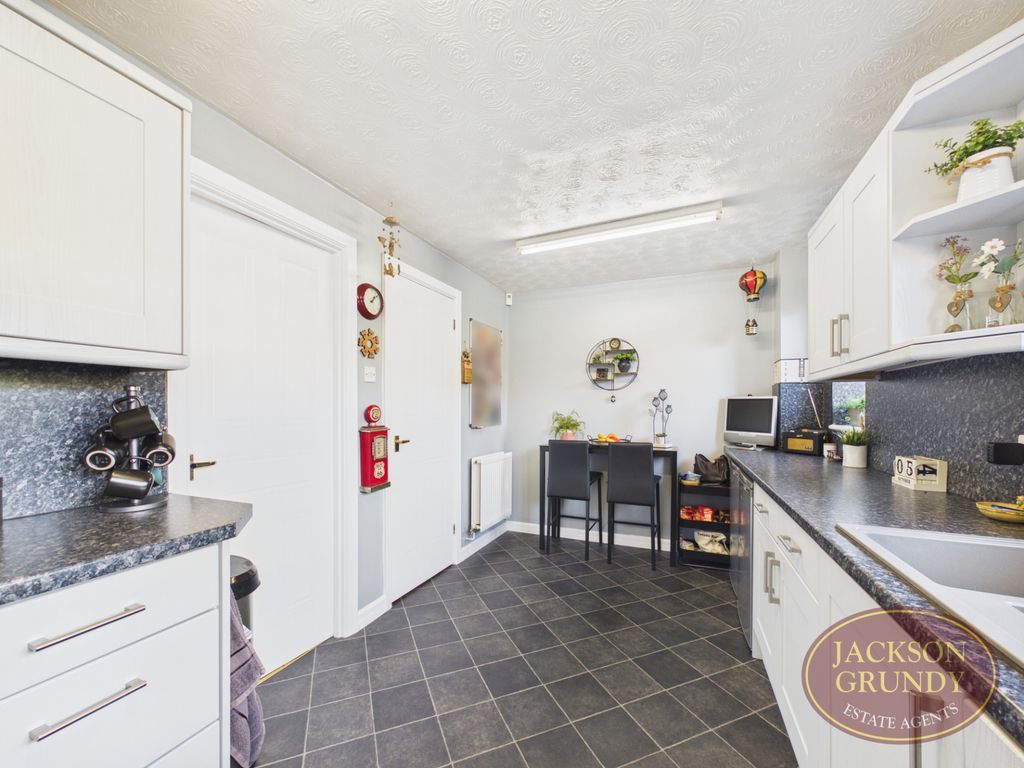 Property photo 3 of 20 Worcester Close