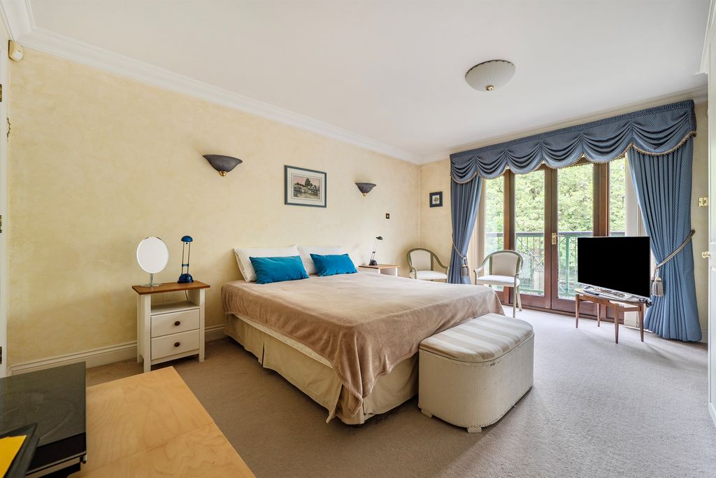 Additional image 5 of 2 bed flat for saleDerek Road, Maidenhead SL6