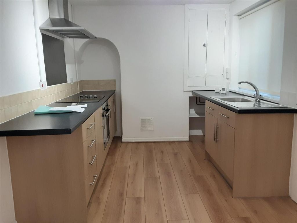 Property photo 2 of 6 Kitchen