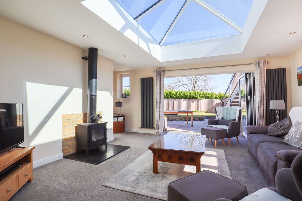 Property photo 3 of 26