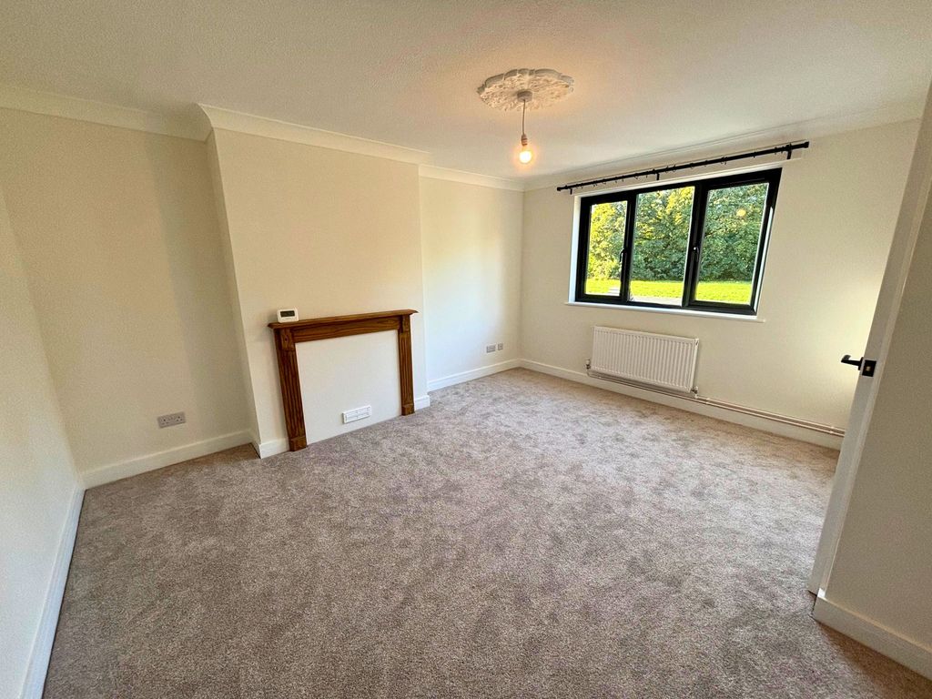 Property photo 2 of 10 Living Room