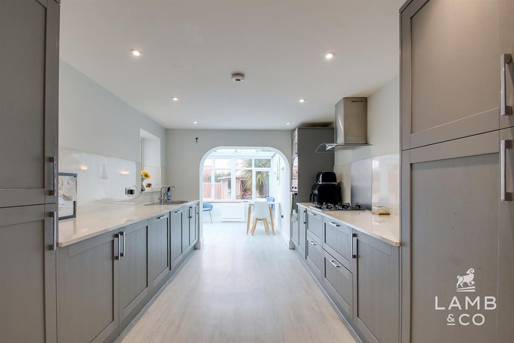 Property photo 3 of 34