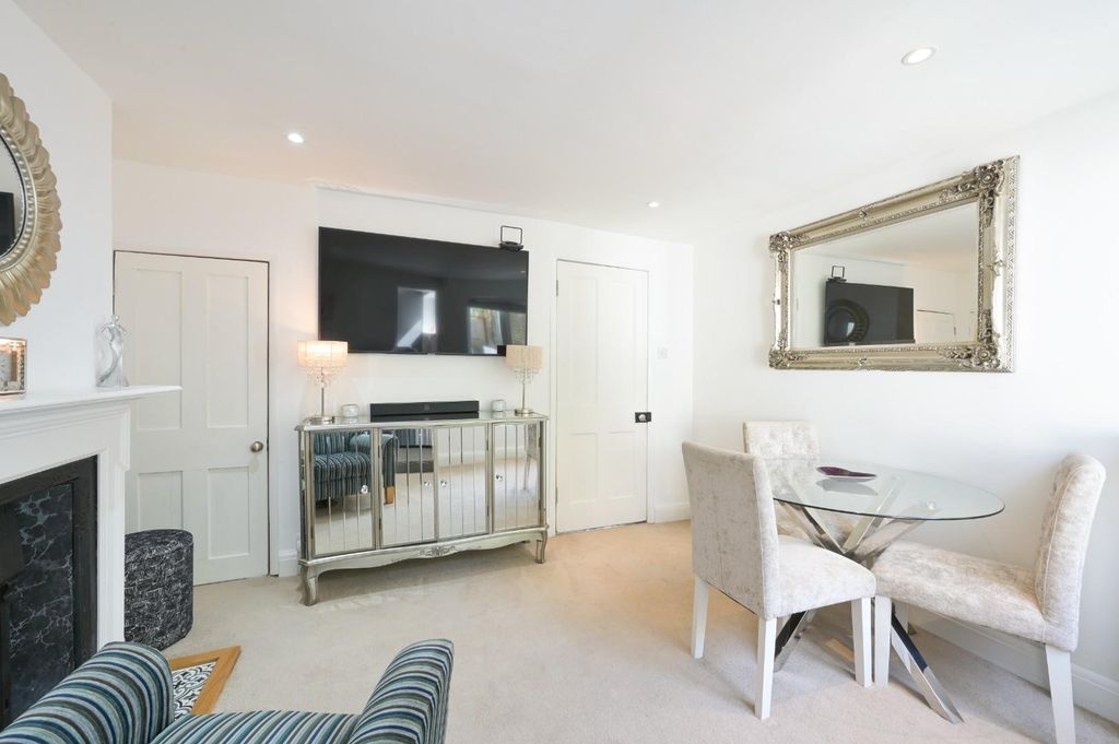 Property photo 3 of 16 Pikes Hill