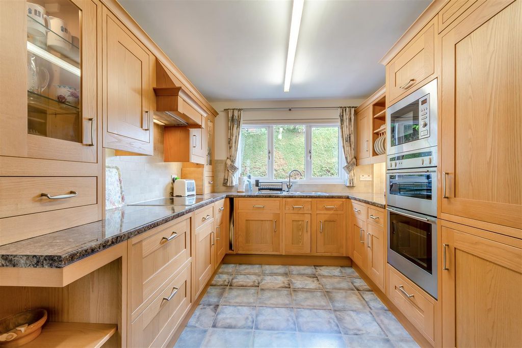 Property photo 3 of 29